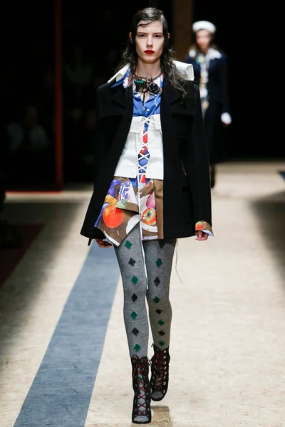 Look 2
